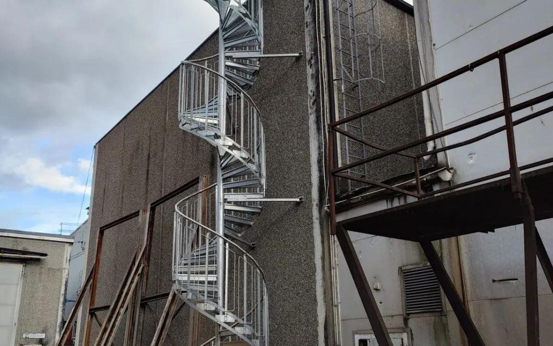 Tillträde till tak – Spiraltrapp